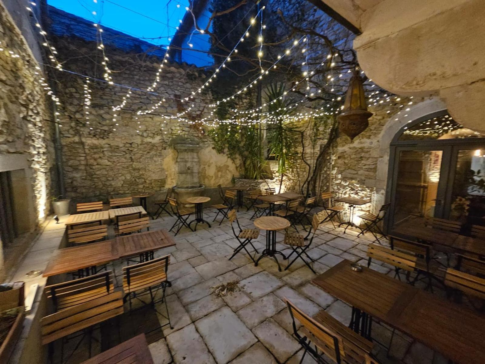 格里尼昂 Le Patio酒店 外观 照片