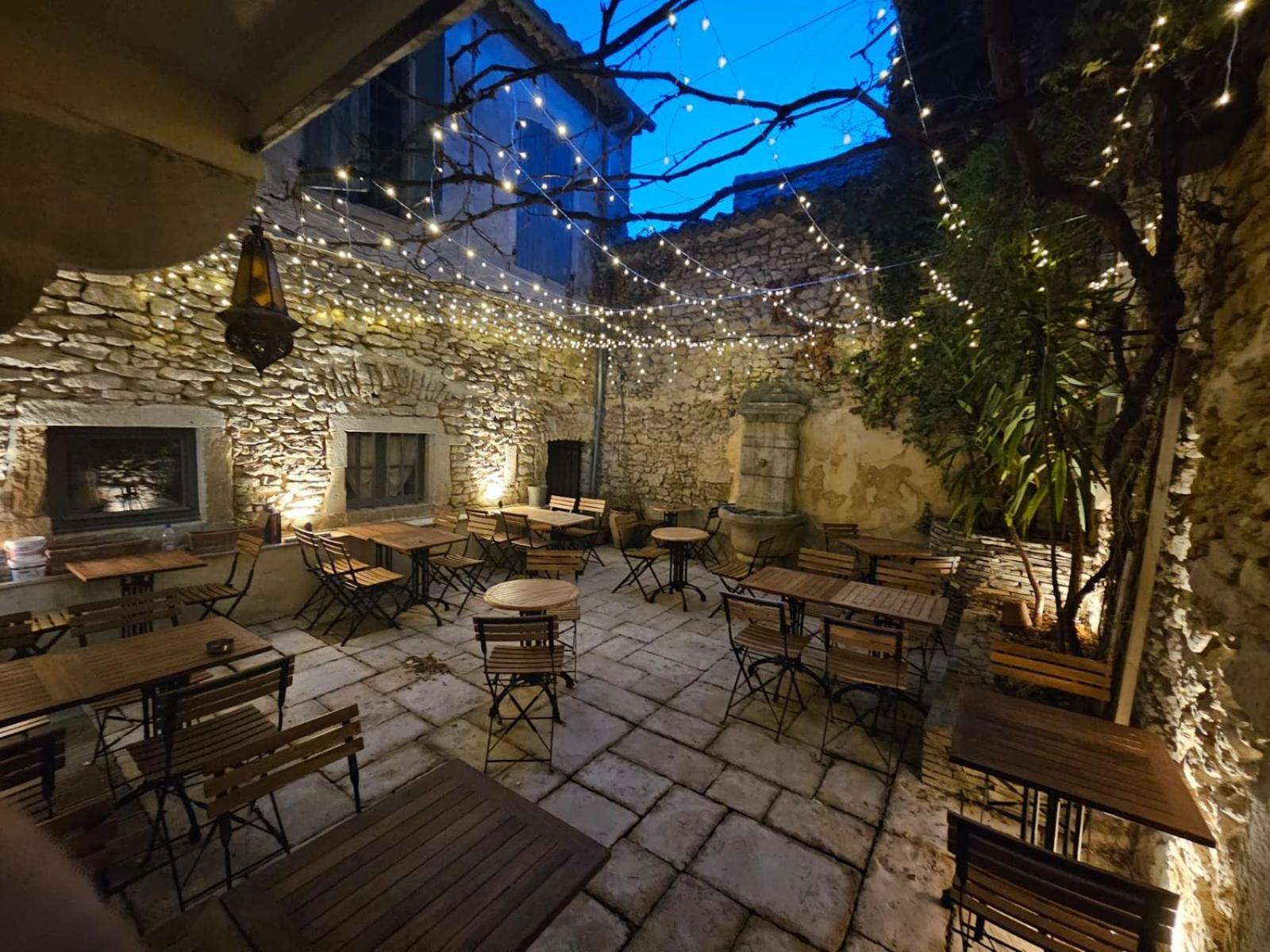 格里尼昂 Le Patio酒店 外观 照片