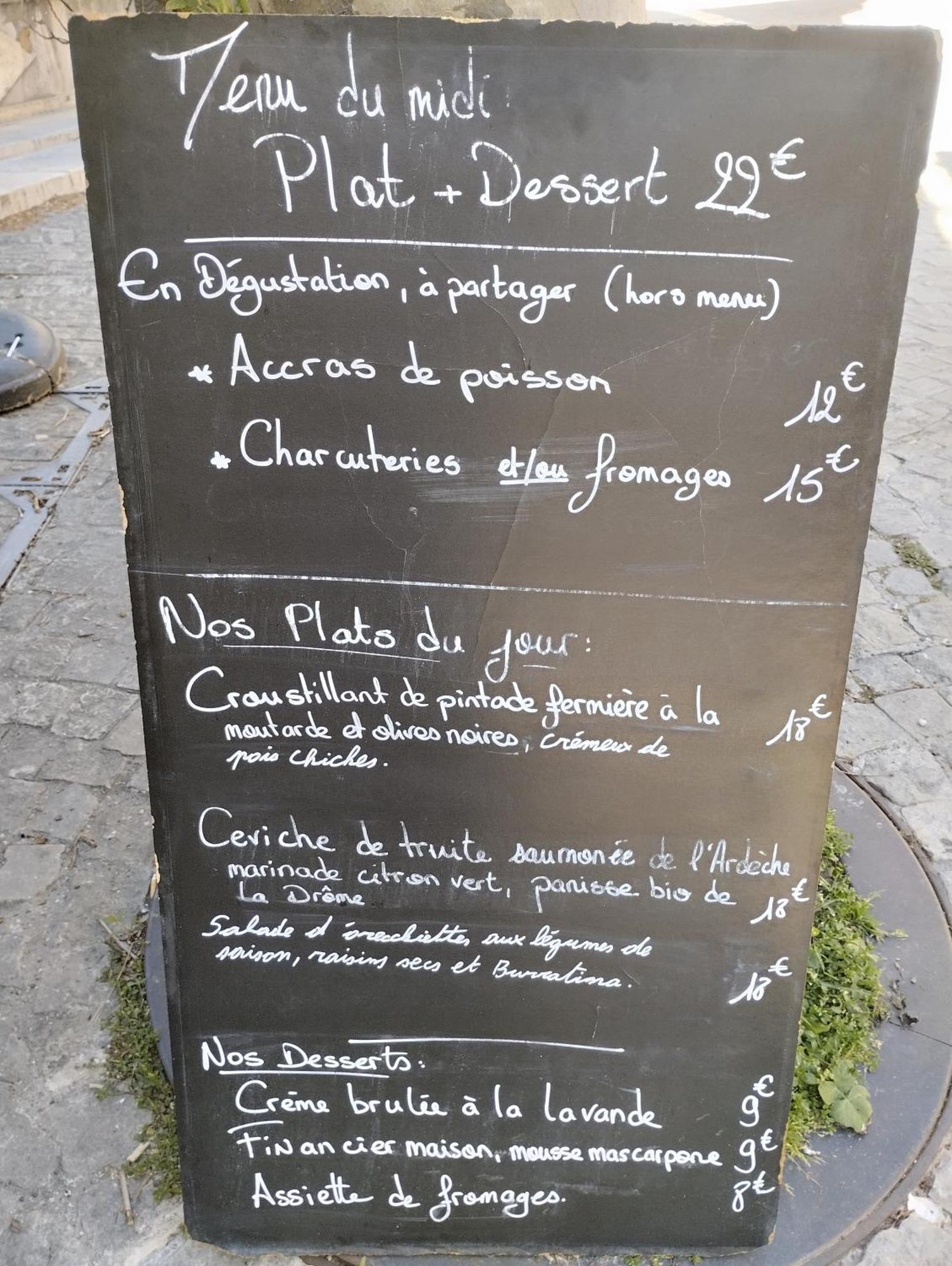 格里尼昂 Le Patio酒店 外观 照片