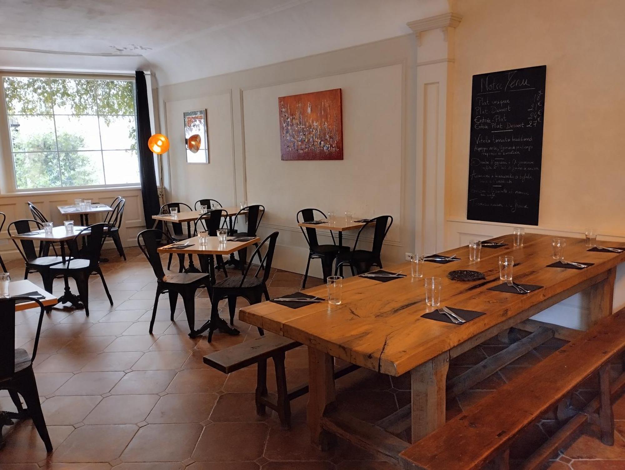 格里尼昂 Le Patio酒店 外观 照片