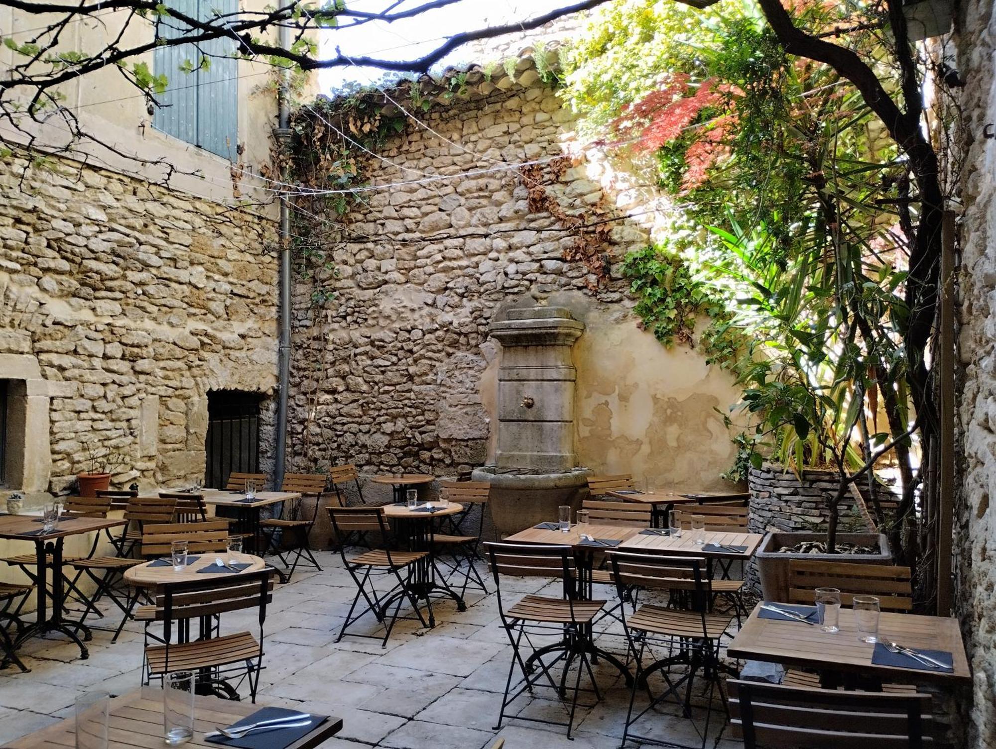 格里尼昂 Le Patio酒店 外观 照片